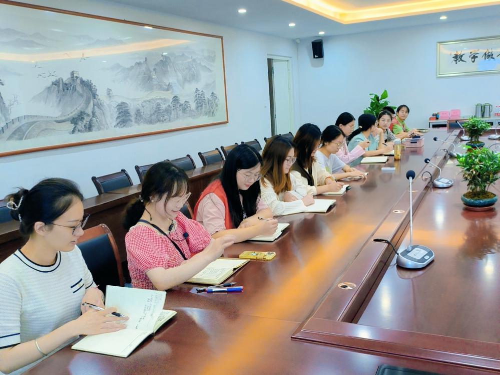 1_【正学丁三·教科研】推进课题研究 促进科研发展——丁家庄第三小学规划课题中期推进会侧记_html_369cb818.jpg