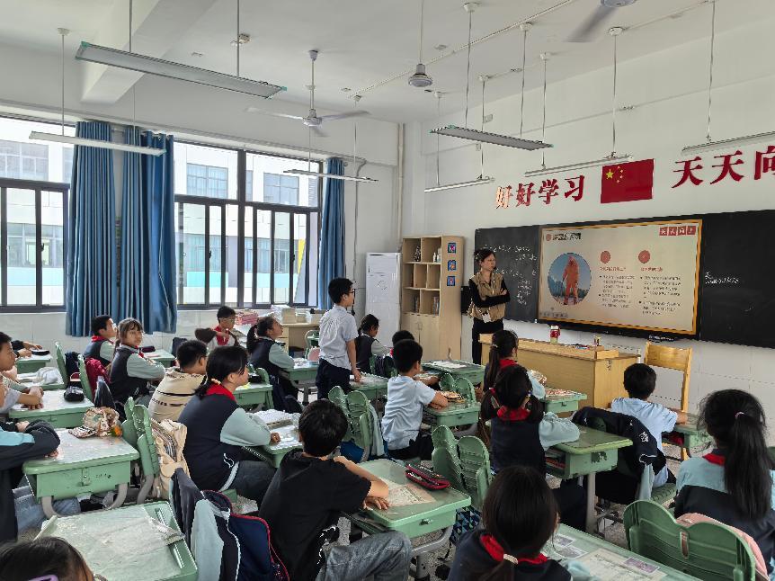 【正学丁三·德育】劳动润心志  实践砺成长——南京市丁家庄第三小学班会课侧记_html_m2c791c49.jpg