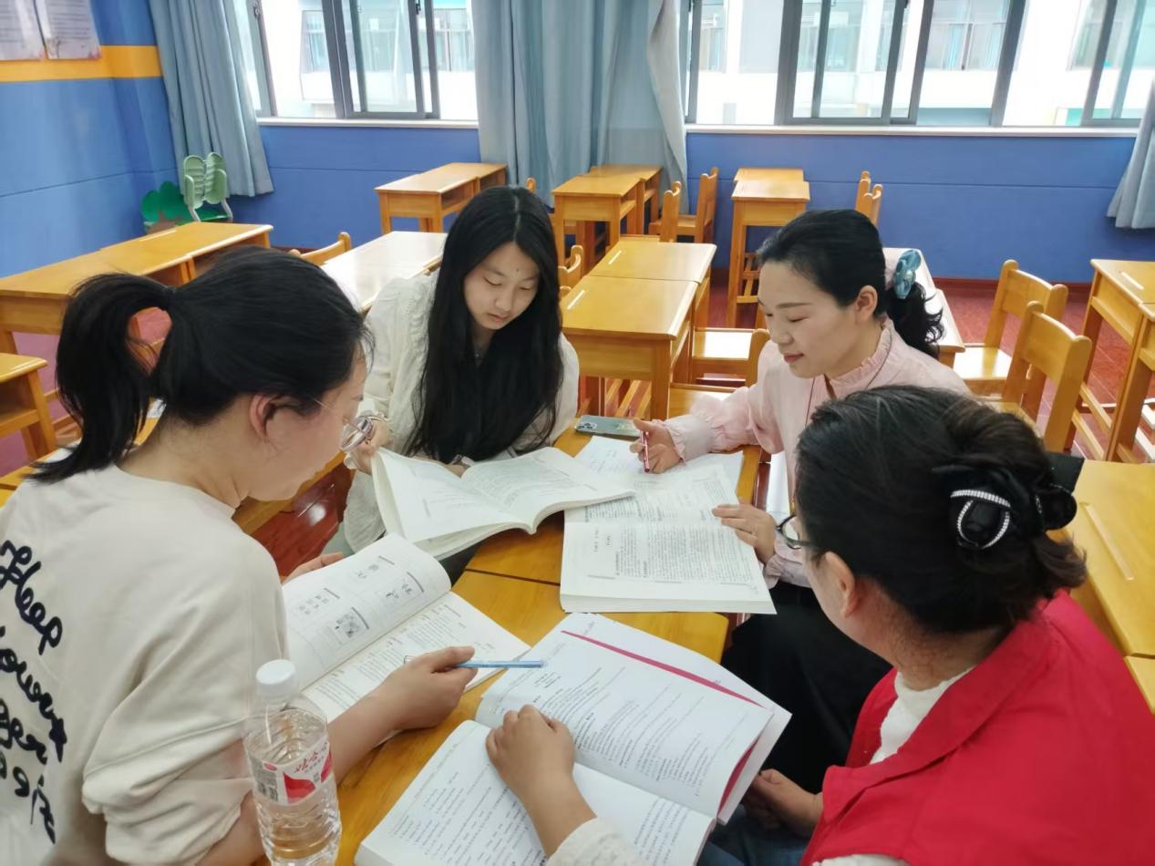 英语组第四次集体备课报道(1)_html_m33678a9f.jpg