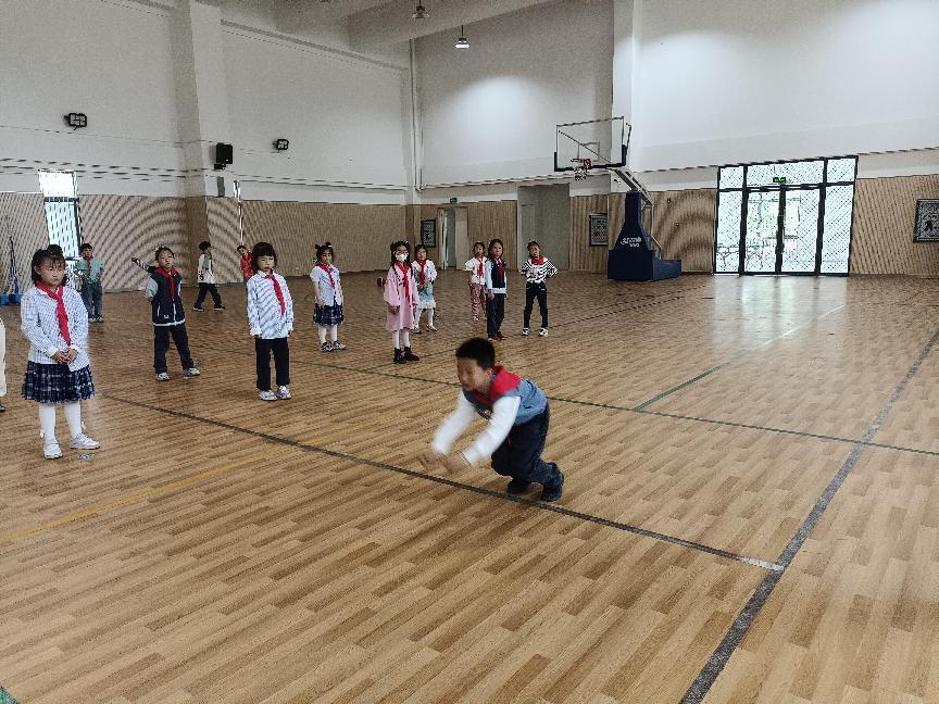 【正学丁三&middot;教学】立足新课标，赋能新课堂——丁家庄第三小学体育组校本主题研修活动_html_4cfee3f8.jpg