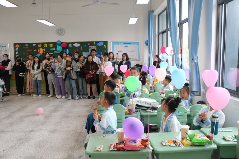 正学丁三•德育】颂千古诗词 扬爱国情怀(1)_html_m6d2ab9e3.jpg