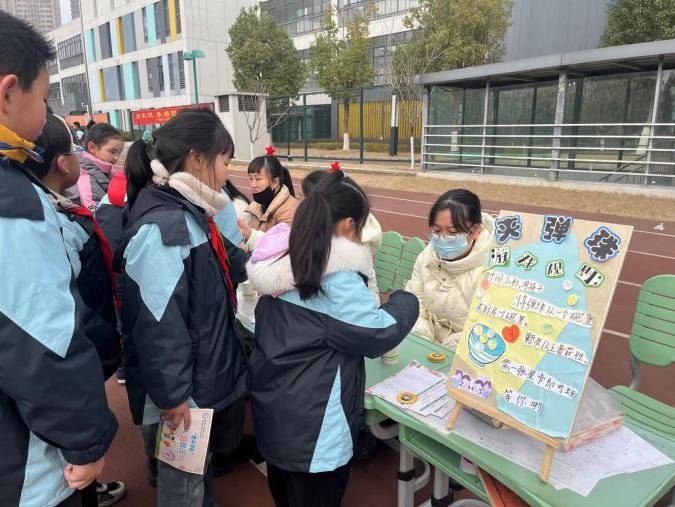 满媛 12.29游园会_html_ma5e51e2.jpg