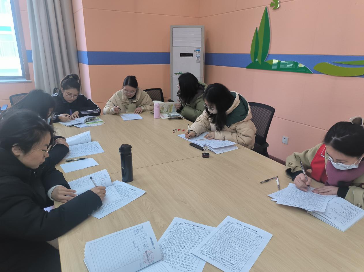 数学组校聘教师展示活动侧记_html_4c1a33f6.jpg