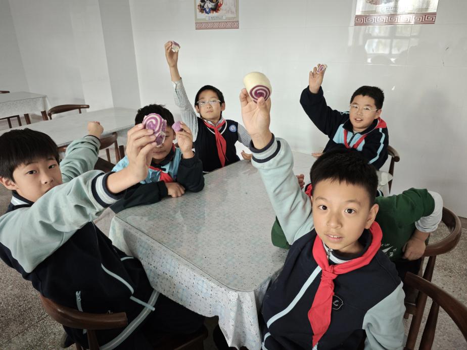 【正学丁三·德育】“蒸”·善·美——南京市丁家庄第三小学第十三期“家长进课堂”活动_html_m6ab3cc8a.jpg