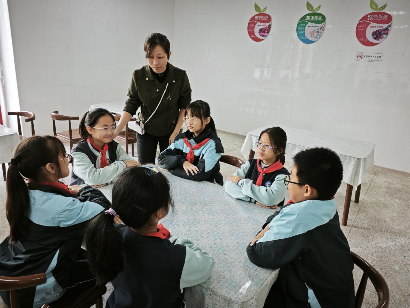 全员关爱导师制11月活动侧记(1)_html_4eb27e5c.jpg