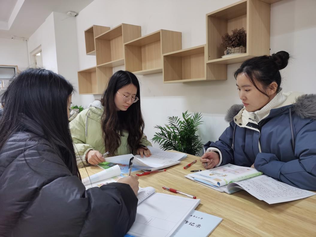 2.4数学组集体备课活动侧记(1)_html_m7b1129c4.jpg