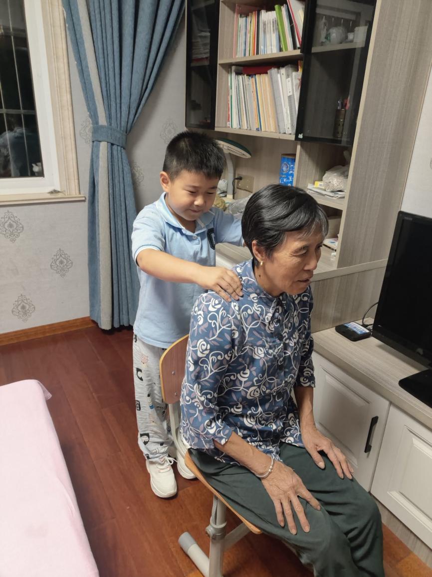 【正学丁三&middot;德育】九九重阳节  浓浓敬老情(3)_html_73ec115f.jpg