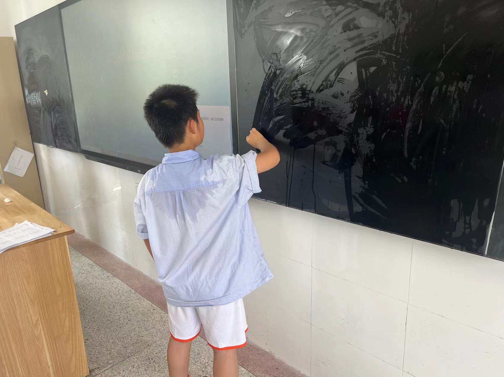 【正学丁三·德育】家校合作齐打扫，美丽校园飘清香_html_m472685bc.jpg