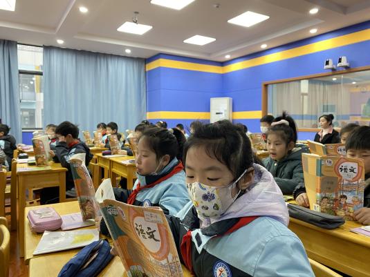【正学丁三】浓浓语文味 淡淡荷花香——丁家庄第三小学语文组校本研修活动侧记_html_6911345b.jpg