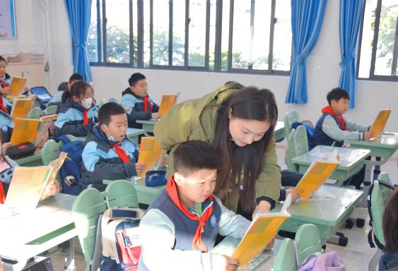【正学丁三】学习身边榜样 激发奋进力量——南京市丁家庄第三小学榜样教师宣传活动侧记（四）_html_m3444b790.jpg