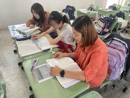 【正学丁三·教学】汇集体智慧 互助提升效率——2023-2024学年第一学期语文组集体备课侧记_html_m73ffd92e.jpg