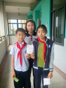【正学丁三】暖心相伴，导师同行——丁家庄第三小学开展“成长盲盒&期末能量站”全员导师活动(1)_html_48915dbb.png