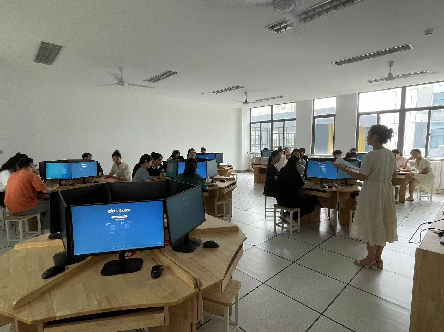 【正学丁三&middot;教学】“聚”集体智慧，“备”精彩课堂——2024-2025学年第一学期语文组集体备课侧记_html_6cc1d089.jpg