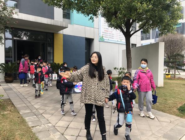 【正学丁三】小学初体验，衔接促成长——丁家庄第三小学与丁家庄第二幼儿园幼小衔接活动侧记_html_48a1ea05.jpg