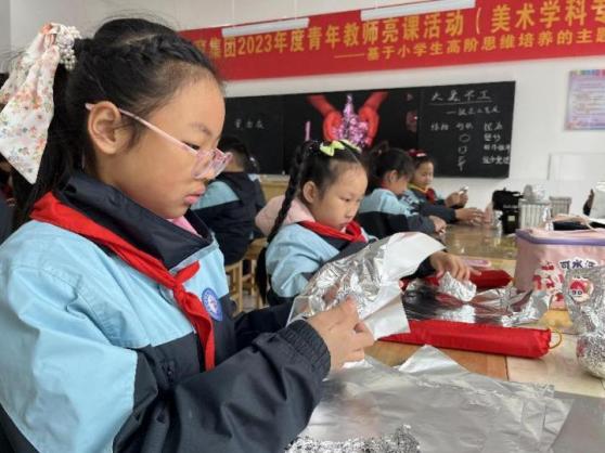 与美并肩，“艺”彩纷呈_html_m49f0fb0.jpg