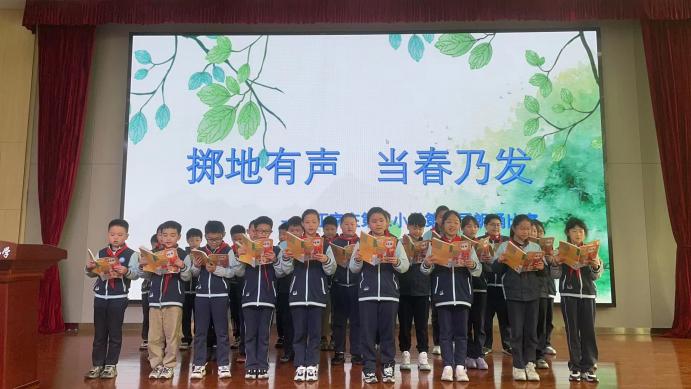诵华美篇章 展书香校园(1)_html_4da503ba.jpg