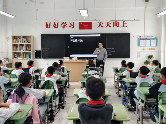 【正学丁三·德育】寰球视野，课堂寻奇——南京市丁家庄第三小学第26期“魅力家长进课堂”活动侧记(1)276.png