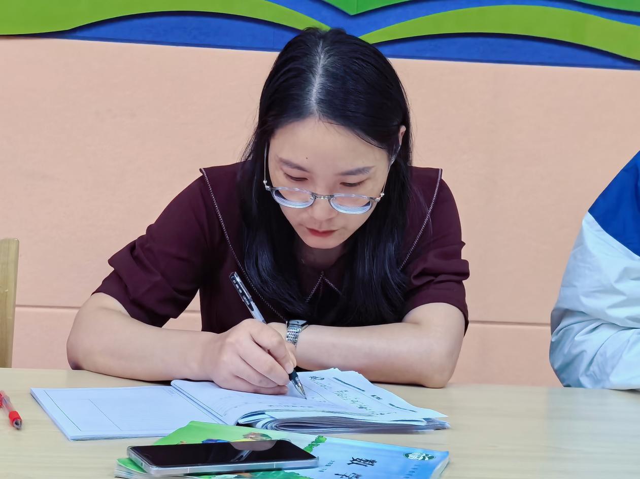 9.25数学组教研活动报道_html_m3ad93a54.jpg