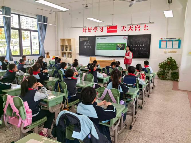 满媛 防校园霸凌报道_html_ma25cda2.jpg