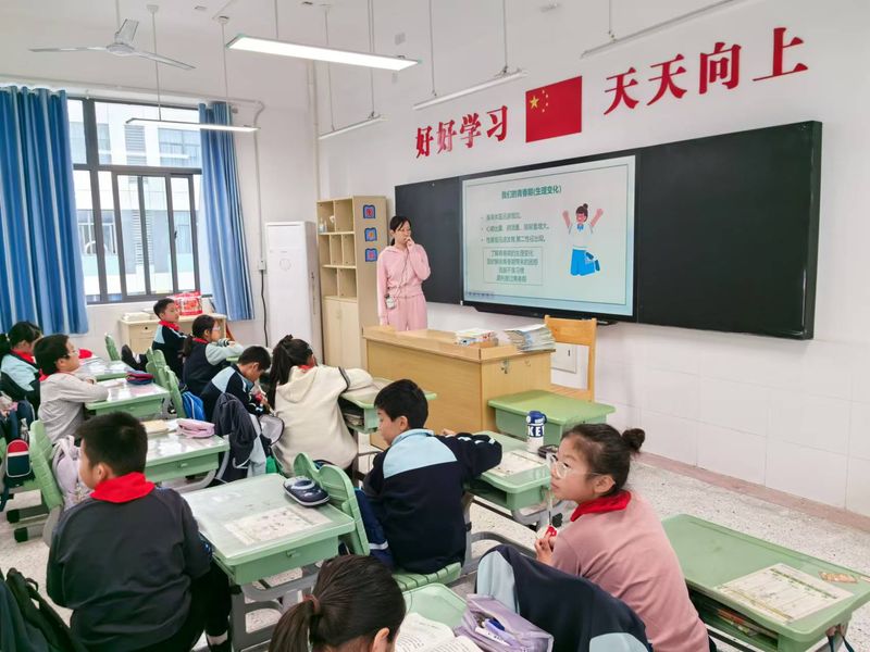 【正学丁三】解密青春期，成长不迷茫——丁家庄第三小学心理健康活动课侧记_html_m2233e8d8.jpg