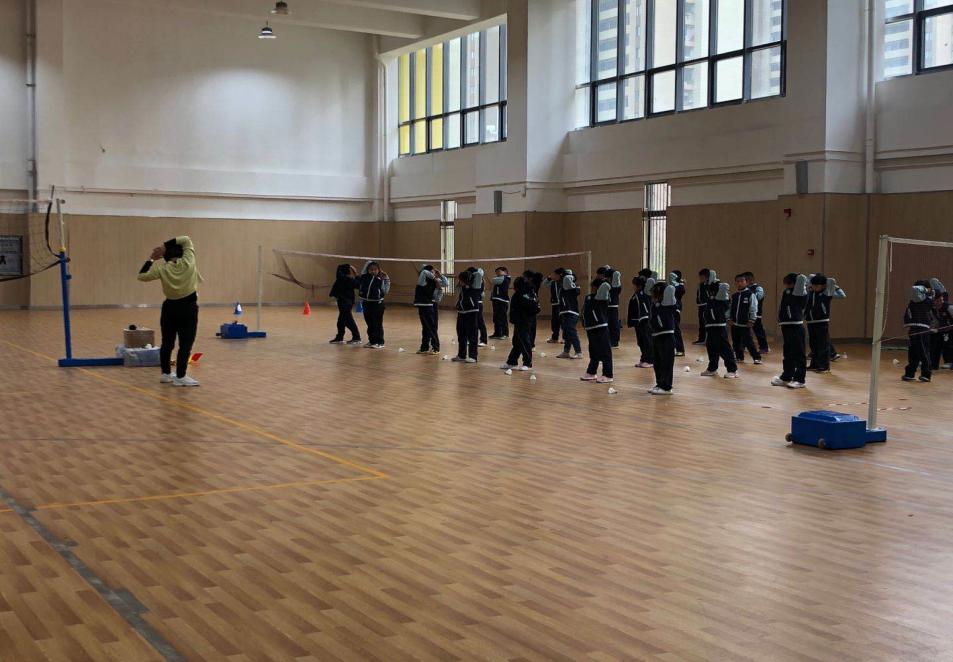 朱晓燕体育研讨课《持轻物投掷》报道_html_1183199d.jpg