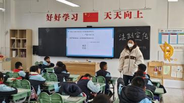 副本-【正学丁三•德育】普法进校园 法制护成长——丁家庄第三小学法制宣传主题班会_html_m450ccd64.jpg