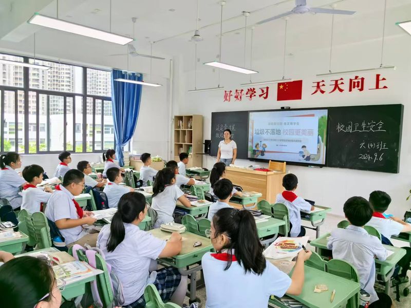 校园卫生班会报道_html_61399126.jpg