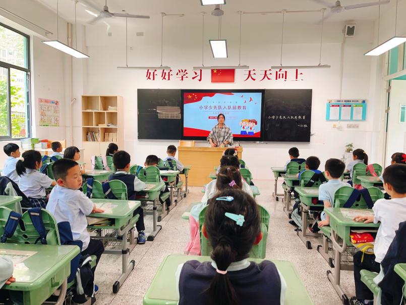 【正学丁三】童心永向党，争做好队员——丁家庄第三小学一年级少先队入队前教育主题班会课_html_m50df053b.jpg