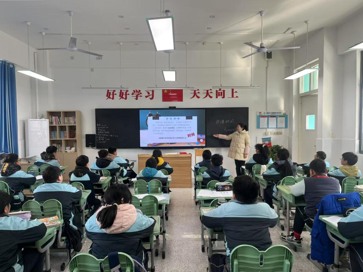 12.20心理活动课报道_html_m1d87e19e.jpg