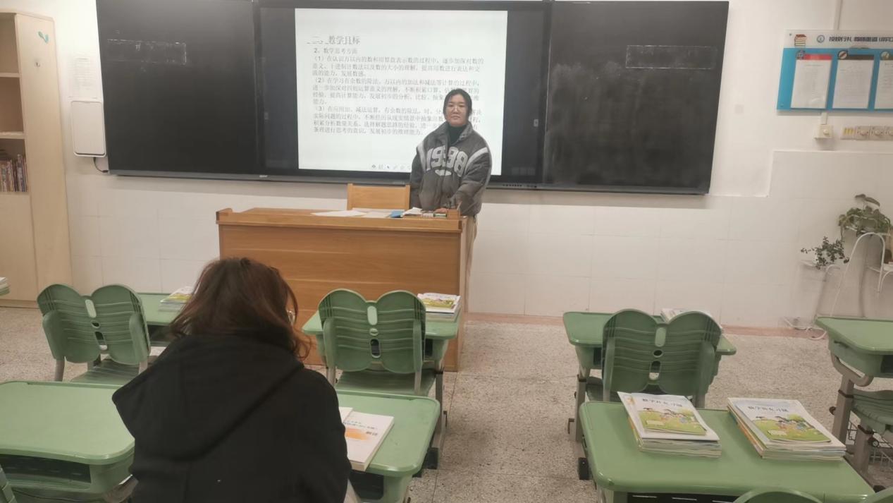 2.19数学组第一次集体备课活动侧记_html_21903dad.jpg
