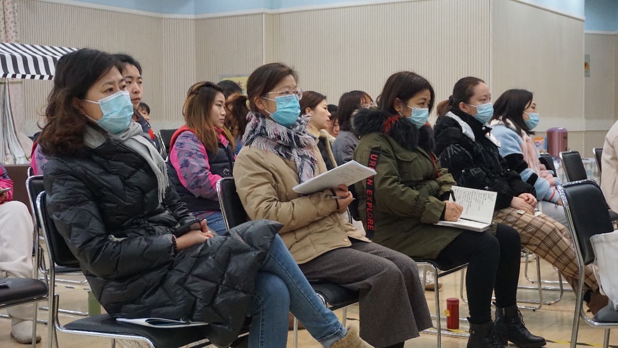 2022.1.13【生命迈幼·校园新闻】帮扶暖心意 繁华次第开_html_54c8f20.jpg