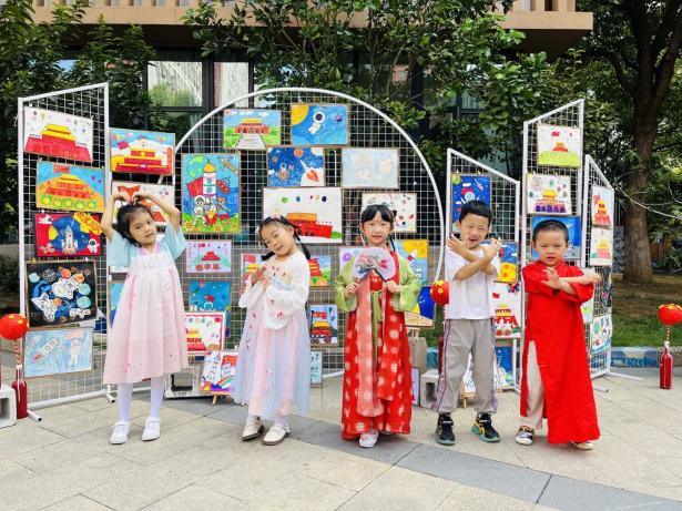 (生命迈幼·校园新闻) 国庆嘉年华 萌趣正当时_html_m6e976308.jpg