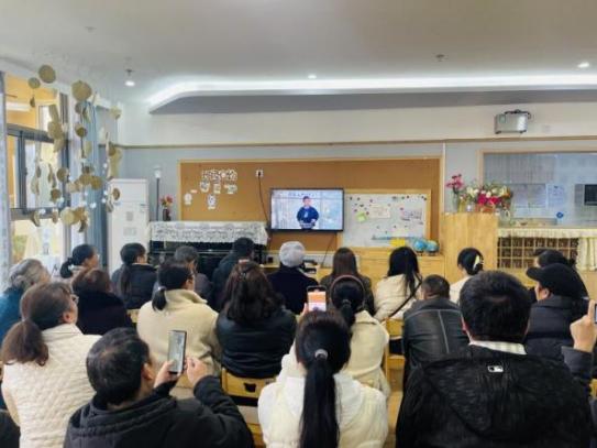 2024.3.10范欣【生命迈幼·臂膀相护】同赴春约，共话成长—记迈幼瑜憬湾分园家长会活动_html_m428c1778.jpg