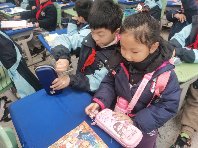 3.14大班组第一次参观小学报道_html_37e54c39.jpg
