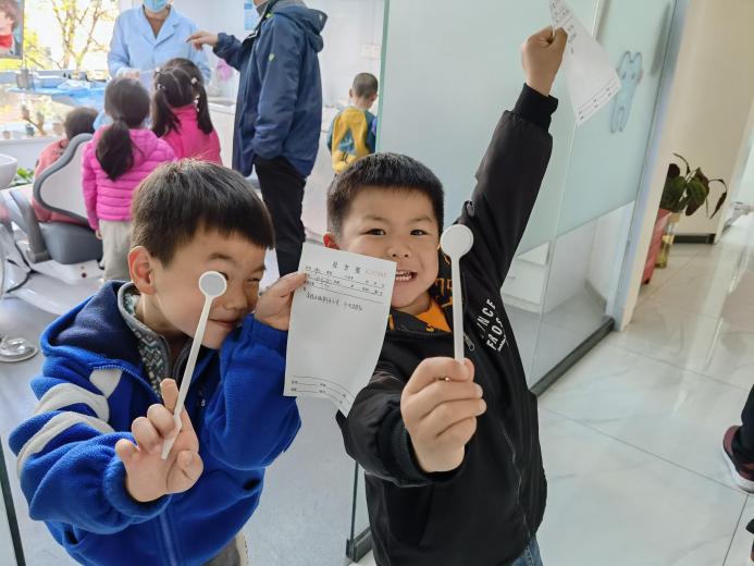 （改）参观口腔医院新闻稿_html_m5dfbb623.jpg