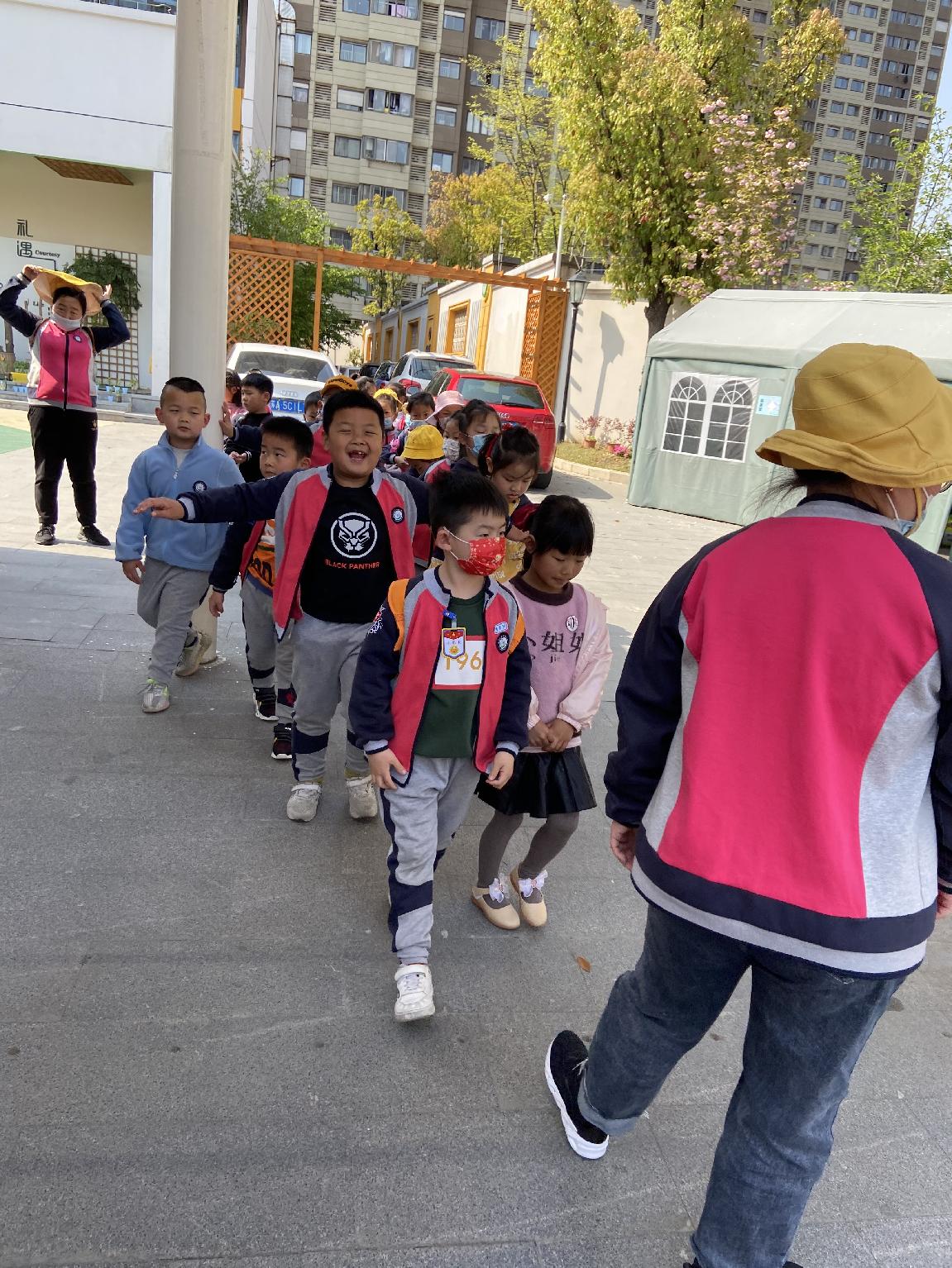 生命迈幼，社会实践活动——逛菜场_html_m3e5b6fbe.jpg