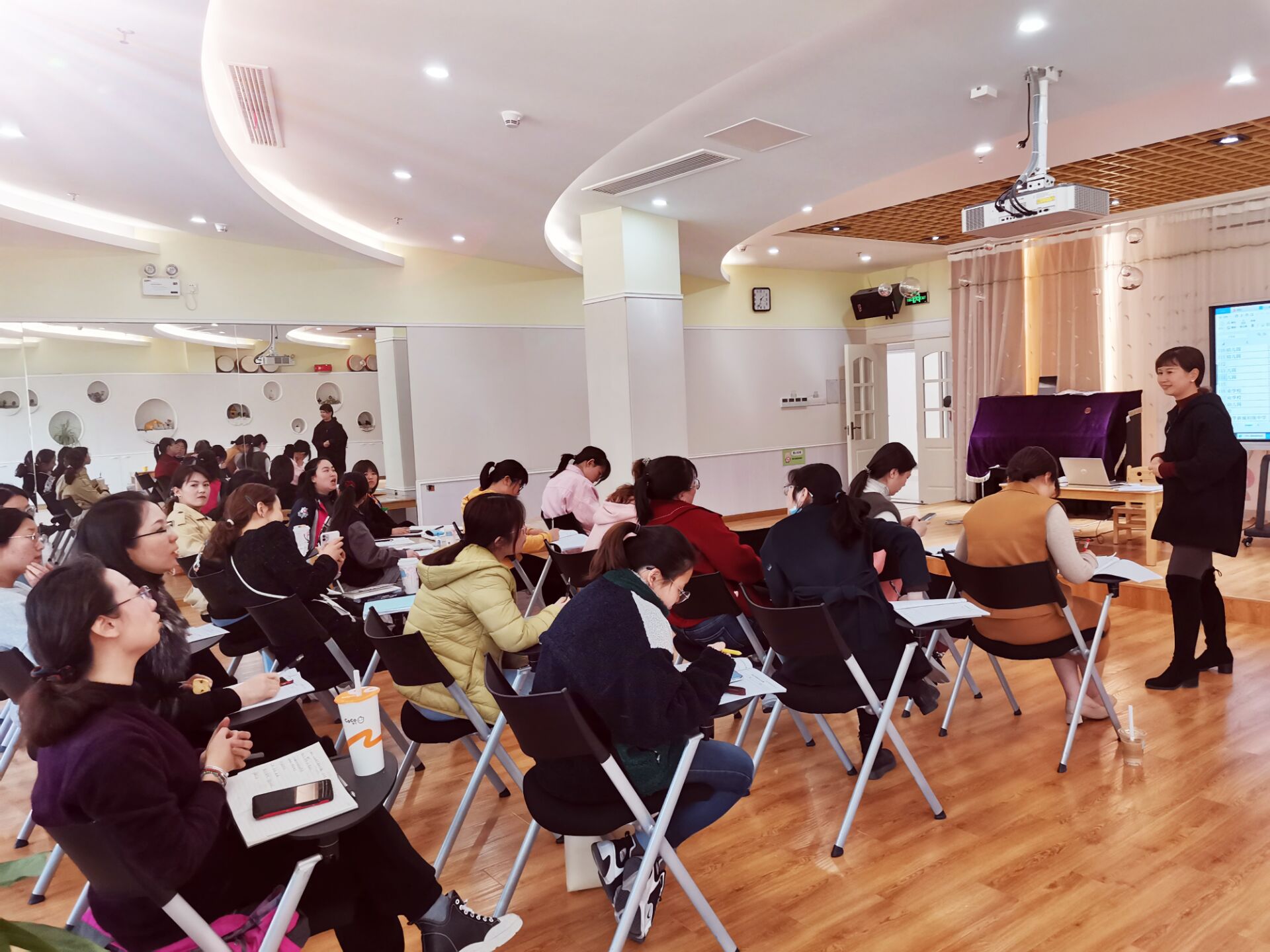 教科研报道 孙莉(1)_html_5724af08.jpg