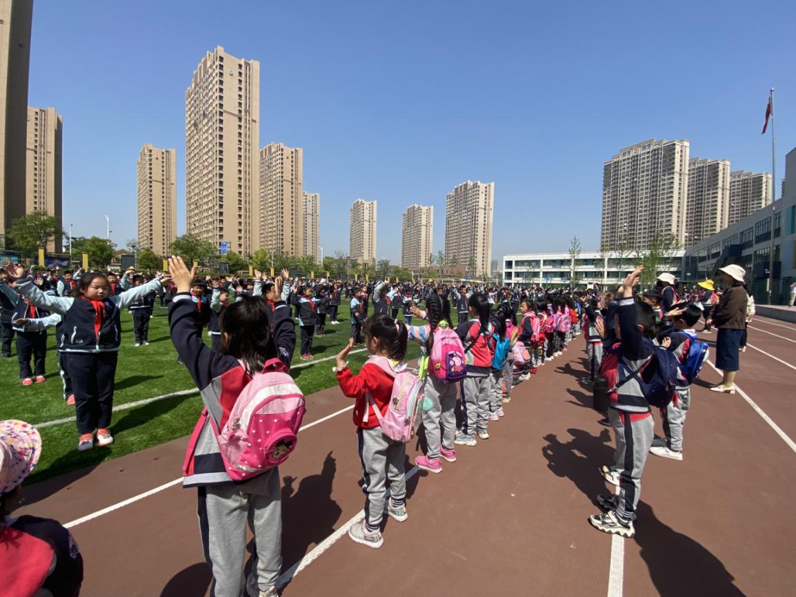 参观小学新闻稿(1)_html_27a8b367.jpg