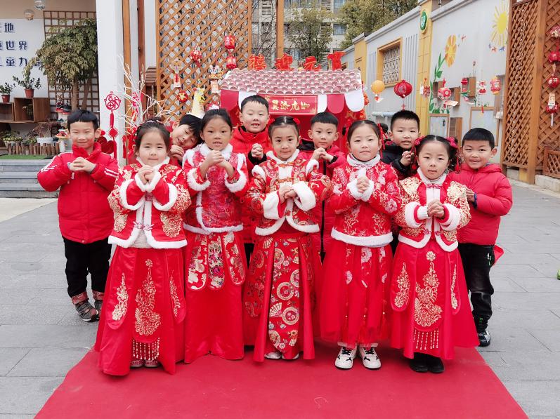 【生命迈幼  花样童年】金虎灯火迎佳节  汤圆露白闹元宵——迈幼三分园元宵节活动_html_6200d11e.jpg
