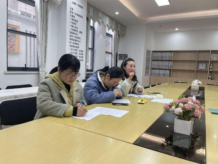 三园党小组学习新闻稿_html_m402d7f.jpg