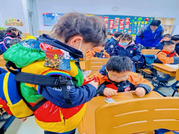 定稿【生命迈幼 校园新闻】幼小相约 筑梦成长_html_5f1bc64f.png