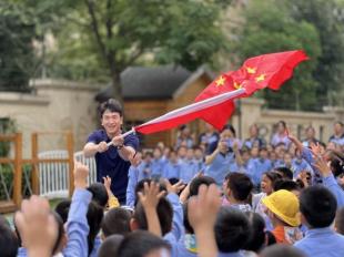 2024.9.29王牧云【生命迈幼·童年畅玩】童心颂中华 灼灼爱国情——记迈幼瑜憬湾国庆节活动_html_m4e7ddd24.jpg