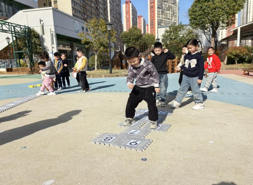 【生命迈幼·联合教研】“玩”有道，“研”有理——记迈幼集团体育组第一次教研活动_html_6ae4c15c.jpg