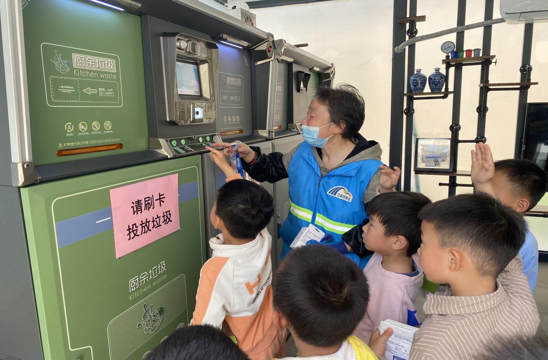劳动最光荣（鲁苏婉）(1)_html_37062112.jpg