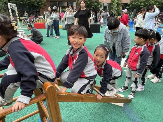 【生命迈幼·校园新闻】“心”相遇“爱”相伴——迈幼一园中班家长开放日活动_html_m4d9d367.jpg