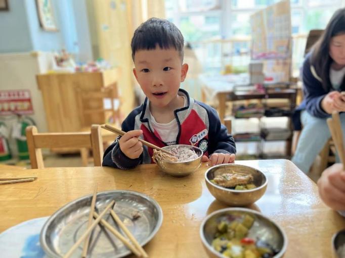 【生命迈幼·校园新闻】“心”相遇“爱”相伴——迈幼一园中班家长开放日活动_html_d297352.jpg
