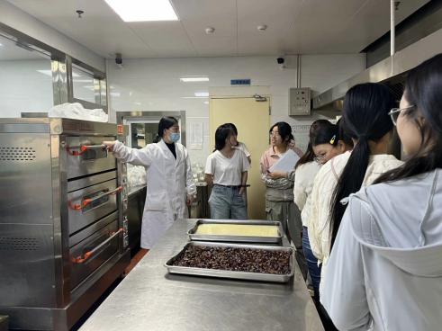 【生命迈幼·教育科研】挖掘岗位体验资源，实现社会交往需要_html_3aad5993.jpg