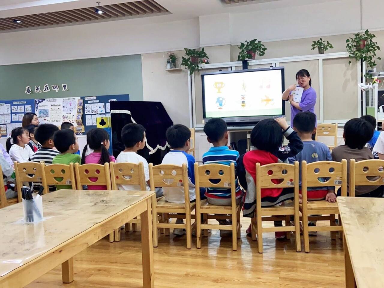 最美下雨天，“幼”与你相见——迈幼三园中班组家长开放日活动陈丹琴_html_3f245db2.jpg