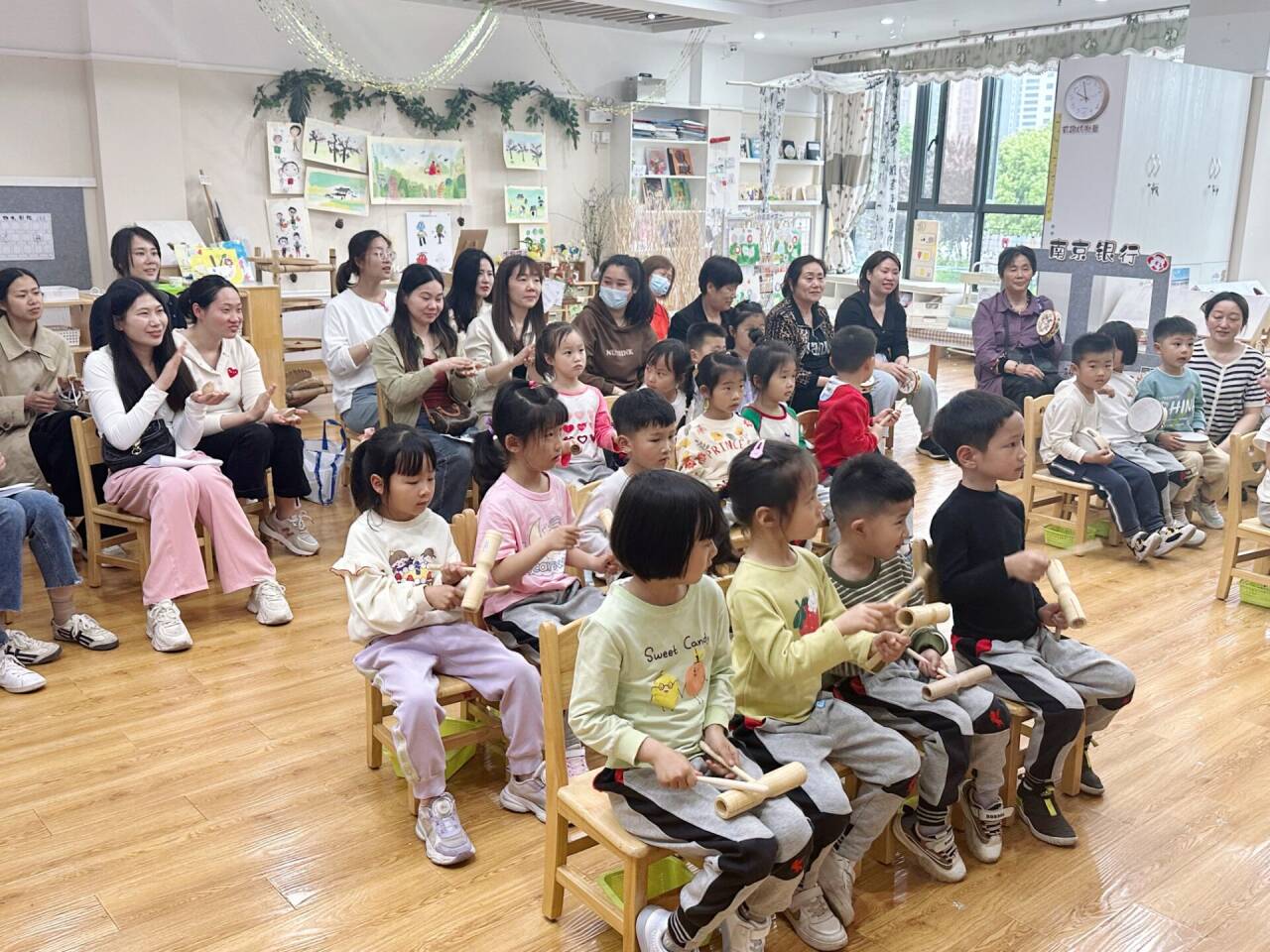 最美下雨天，“幼”与你相见——迈幼三园中班组家长开放日活动陈丹琴_html_276da991.jpg