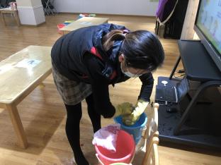 保育老师清消净报道_html_m68f5b563.jpg